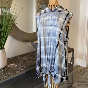 Blumin Apparel sleeveless hoodie front tie. 2XL